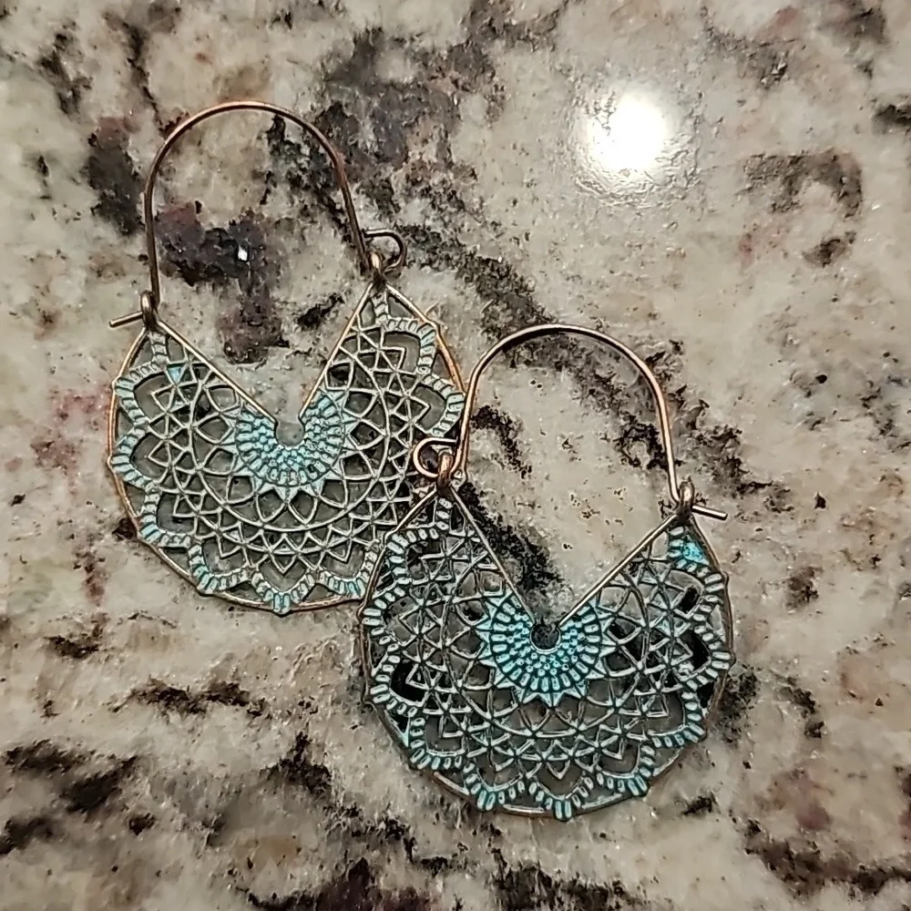 BEAUTIFUL BOHEMIAN WESTERN STYLE ANTIQUED BRONZE LOOKING EARRINGS